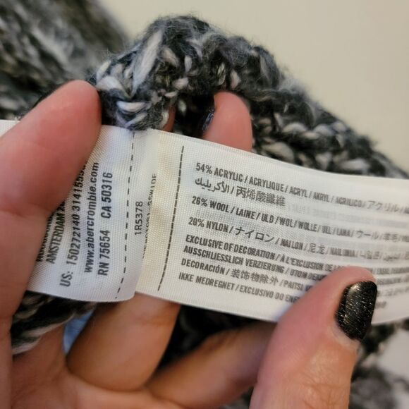 A&F Fringe Knit Poncho - Picture 4 of 6